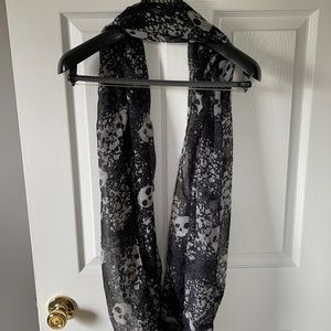 Skull scarf